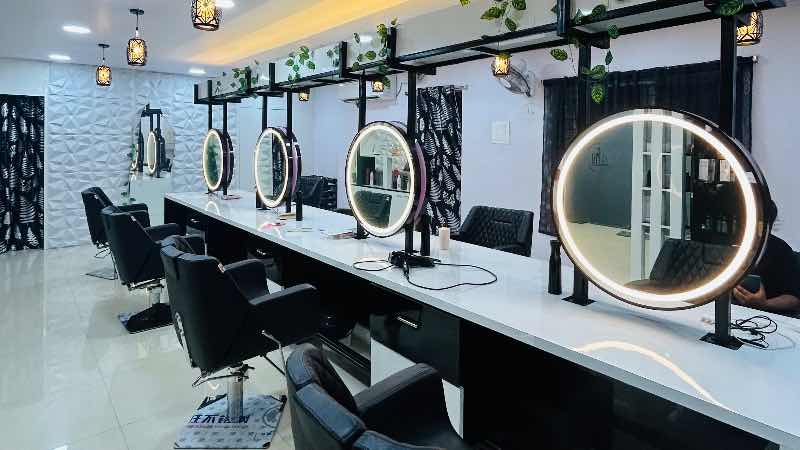 One Beauty Salon Storefront Banner