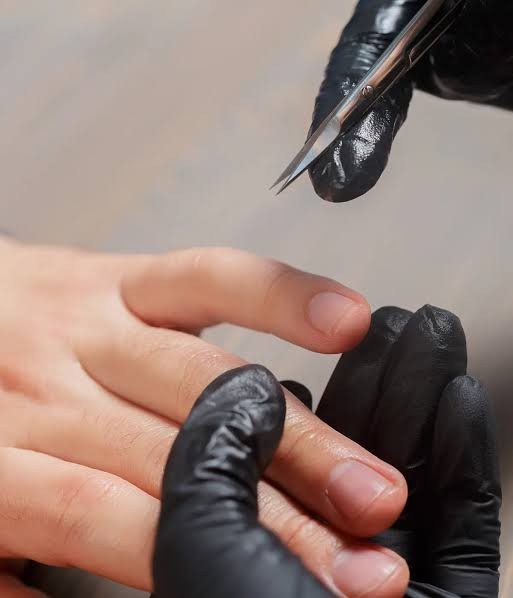 Manicure preview logo slide